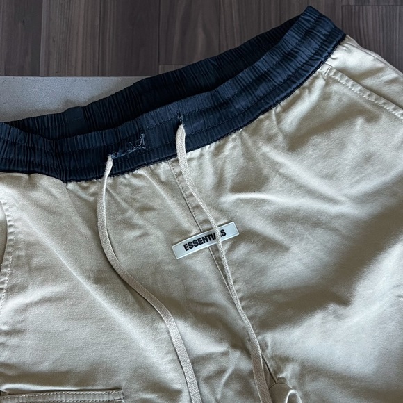 FEAR OF GOD ESSENTIALS Cargo Pants Khaki -S - Picture 3 of 6